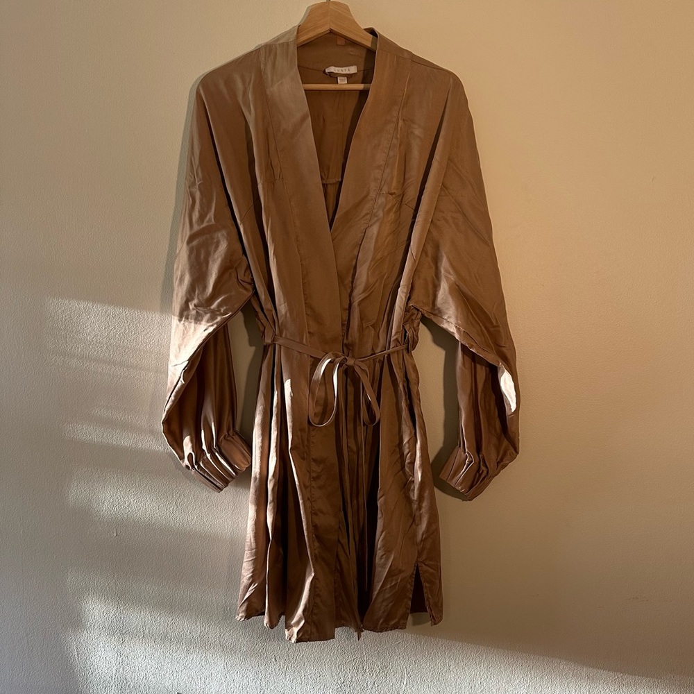 Lunya washable silk robe in Otium Tan: size L/XL